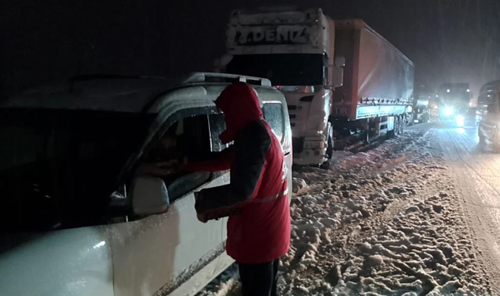 Kızılay’dan Samsun-Ankara Yolunda Sıcak Destek