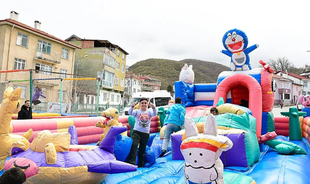 Ladik'te Çocuklar Gönüllerince Eğlendi