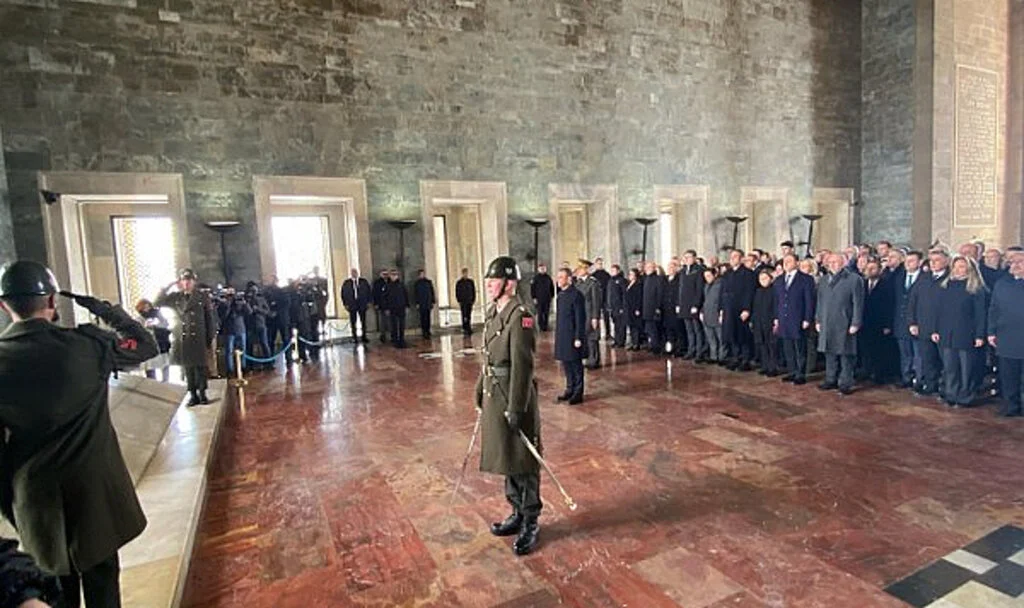 Özgür Özel ve Yeni CHP Yönetimi Anıtkabir’de
