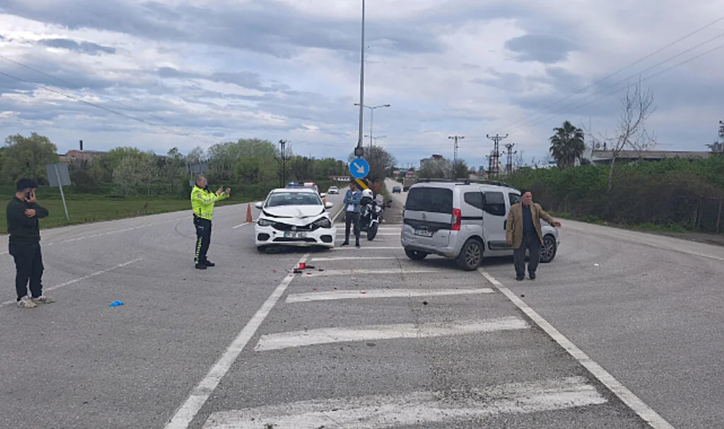 Samsun Çarşamba’da İki Otomobil Çarpıştı: 1 Yaralı