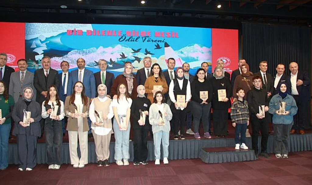 Samsun’da 555 Öğrenci Arasından Seçilen Kalemler Ödüllerini Aldı