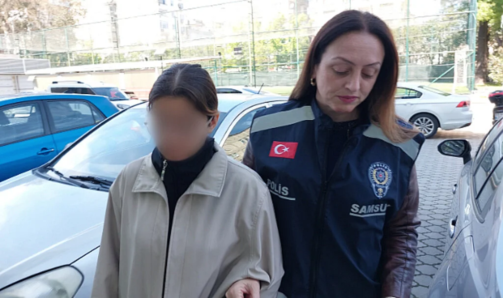 Samsun'da AVM’de Hırsızlık : Üniversiteli Kız Mont Çaldı