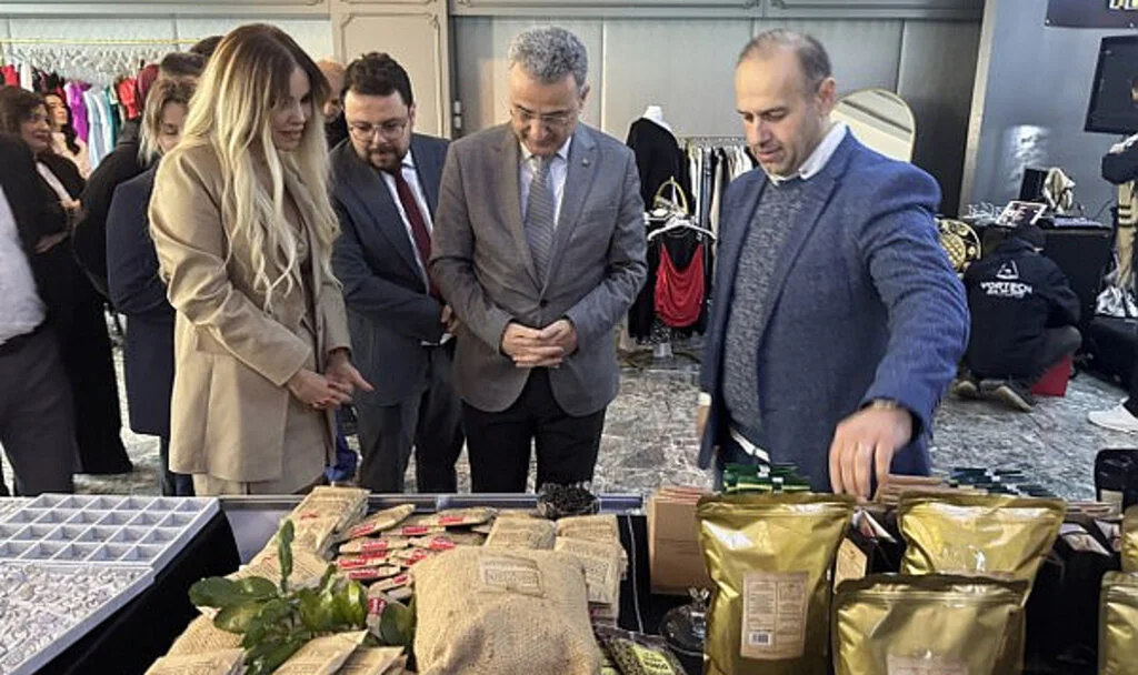 Samsun'da Depremzede Çocuklar İçin Alışveriş Şenliği