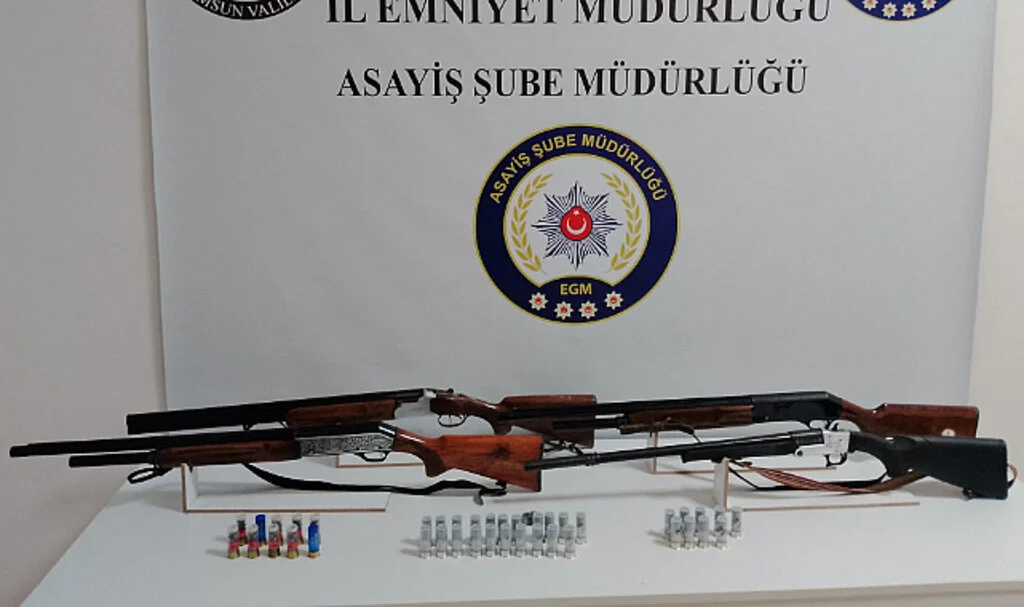 Samsun’da Eş Zamanlı Silah Operasyonu! 3 Kişide 4 Ruhsatsız Tüfek Ele Geçirildi...