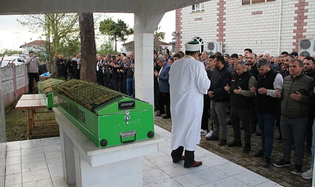 Samsun’da Feci Kazada Ölen Baba-Oğul Toprağa Verildi