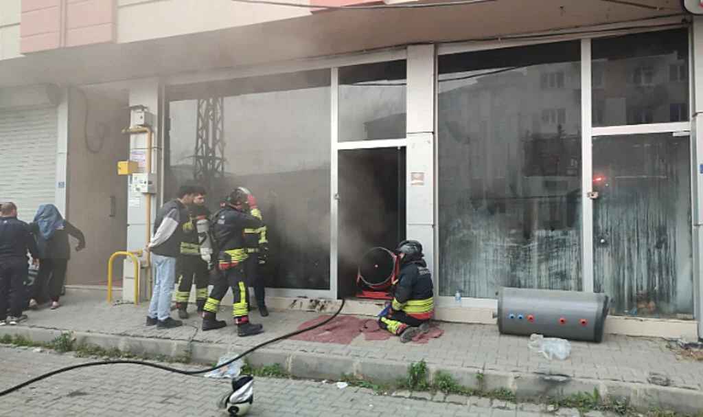 Samsun’da Malzeme Deposu Alev Aldı