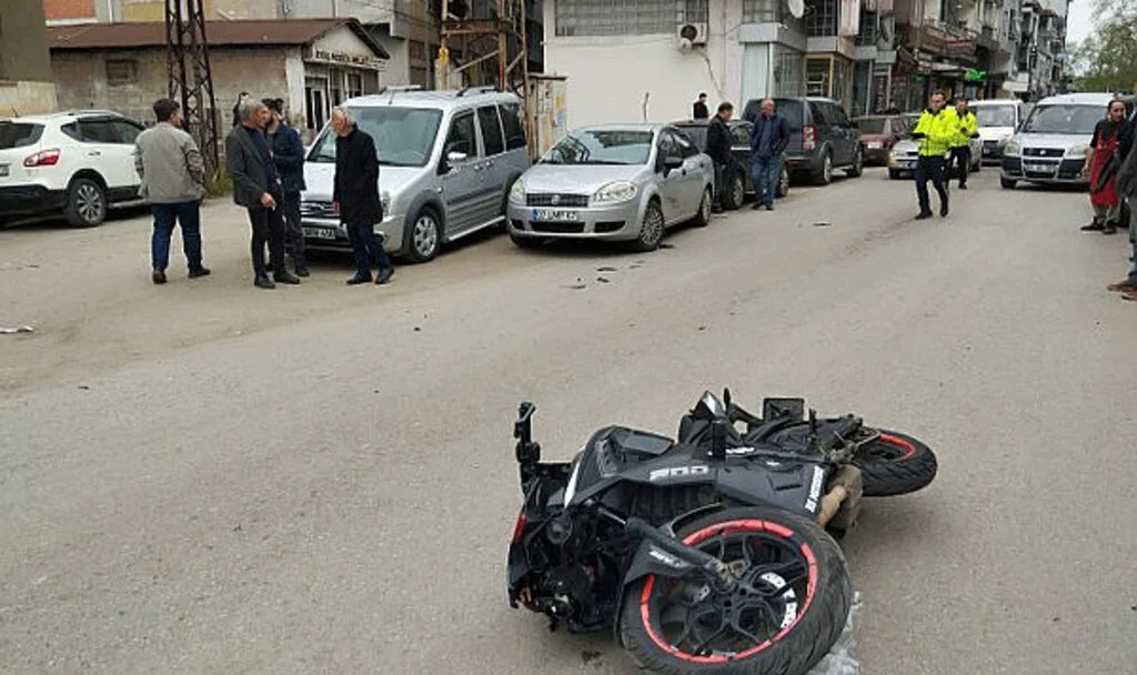 Samsun’da Motosiklet Yayaya Çarptı: 1 Yaralı