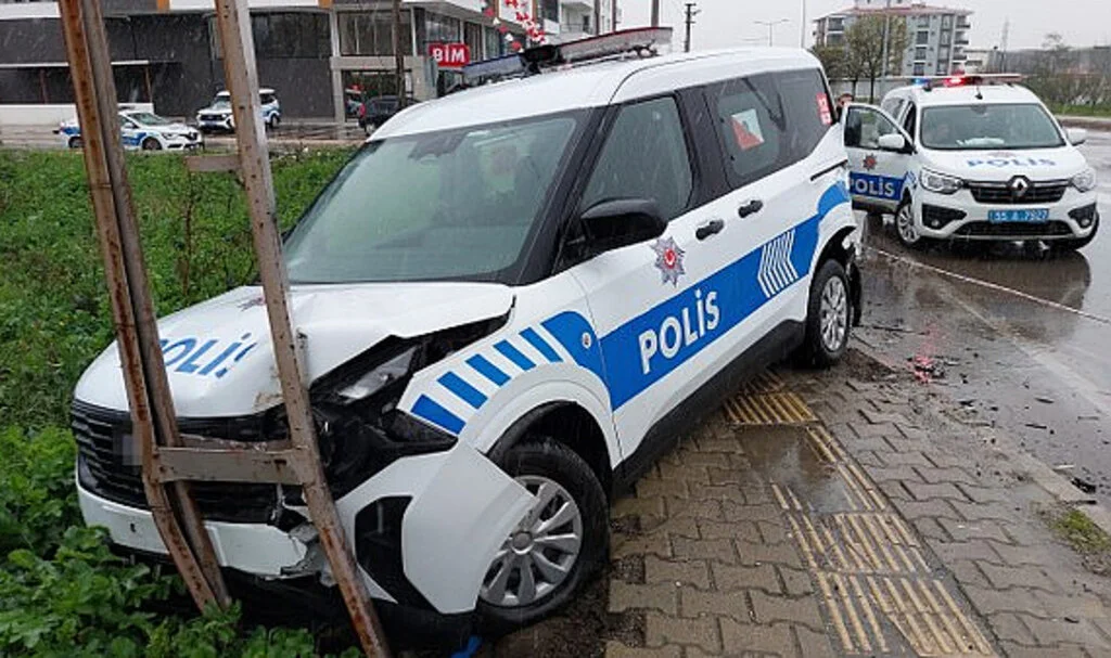 Samsun’da Polis Aracına Minibüs Çarptı: 2 Yaralı