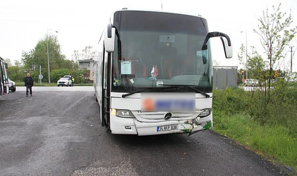 Samsun'da Yolcu Otobüsü İki Araca Çarptı: 1 Yaralı