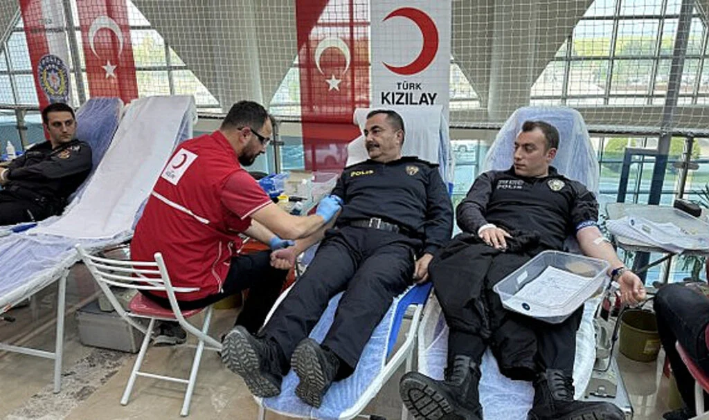 Samsun Emniyeti Kızılay'a Kan Bağışında Bulundu