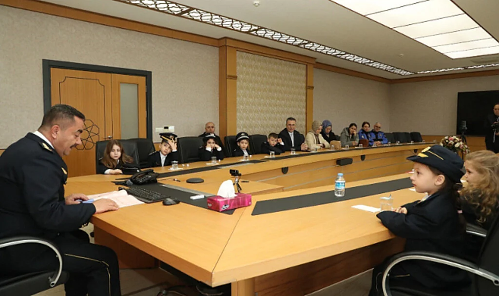 Samsun İl Emniyet Müdürü Arıbaş Miniklerle Kitap Okudu