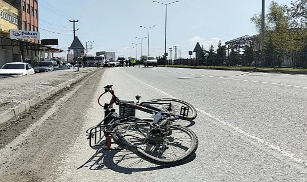 Samsun-Sinop Yolunda Kaza: Bisikletliye Kamyonet Çarptı