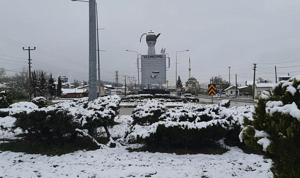 Samsun Vezirköprü’de Nisan Karı Şaşırttı