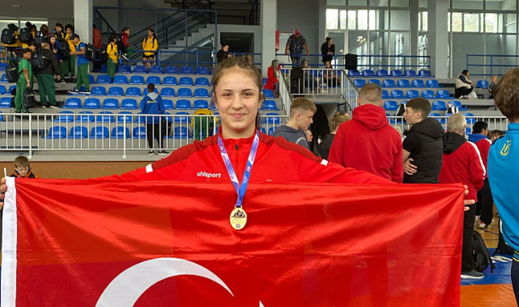 Samsunlu Esmanur Kara Dünya Şampiyonu Oldu