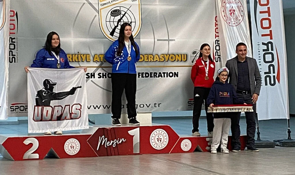 Samsunlu Sporculardan Havalı Tabancada Çifte Madalya