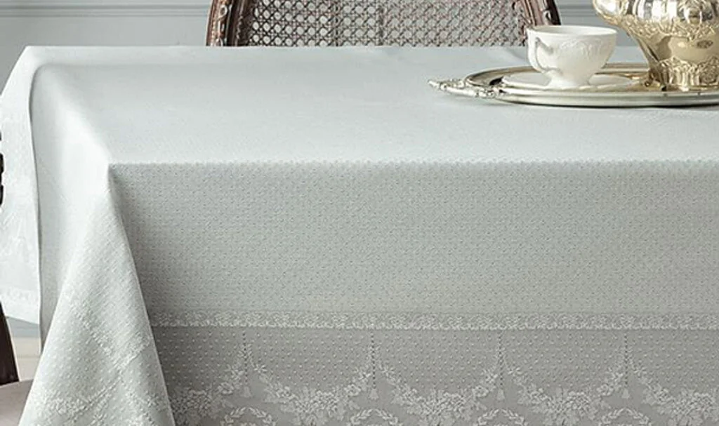 Sofranın Zeminindeki Zarafet: Masa Örtüsü Modelleriyle Şık ve Davetkâr Ortamlar