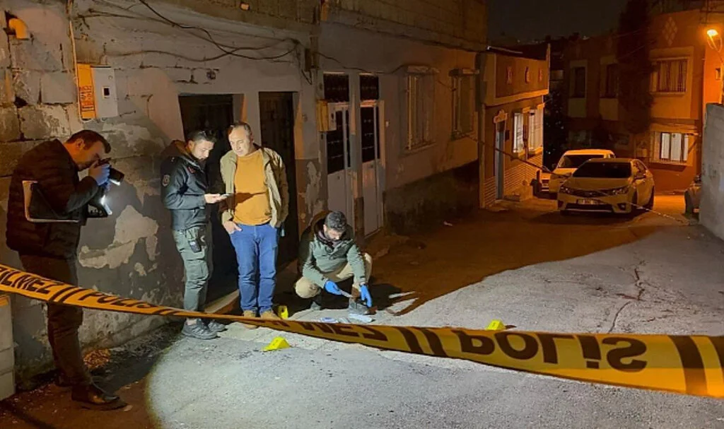Sokak Ortasında Pompalı Tüfekle Vurulan Genç Öldü