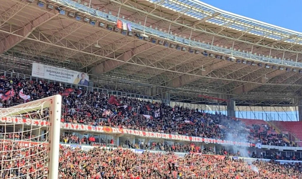 Süper Lig'e nispet! Amatör Lig Maçını 20 Bin Kişi İzledi