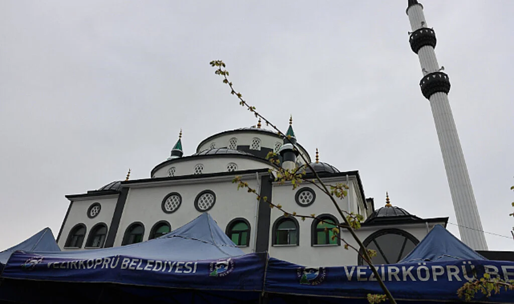 Vezirköprü’de Yeni Cami Dualarla Açıldı