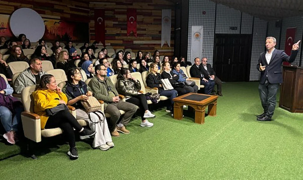 Voleybolcular Bafra’da Hem Yarıştı Hem Gezdi