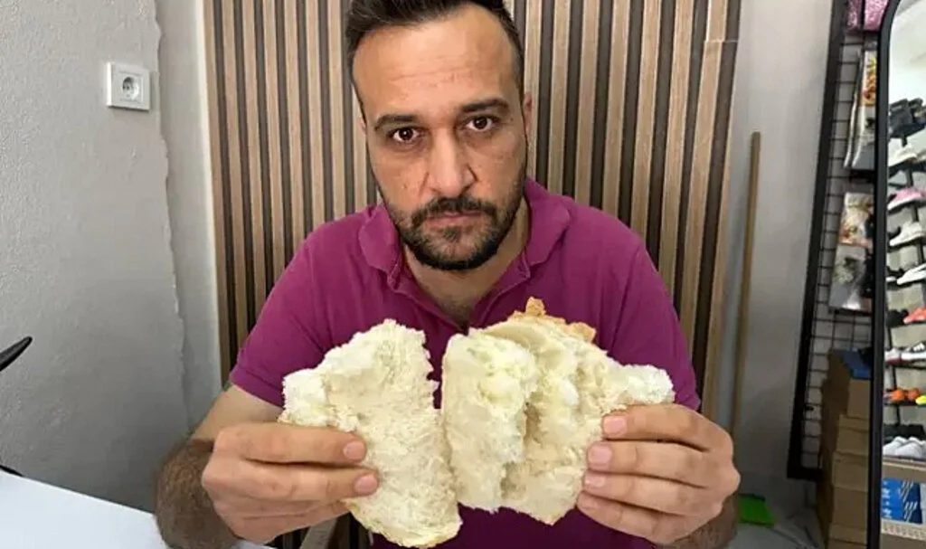Zincir Marketten Aldığı Ekmeğin İçinden Çıkan Şey Yok Artık Dedirtti