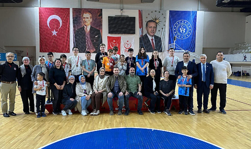 19 Mayıs Satranç Turnuvasında Hamleler Şampiyonluk İçindi