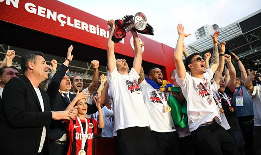 4 Yıl Sonra Süper Lig’e Dönen Gençlerbirliği’nden Şampiyonluk Kutlaması