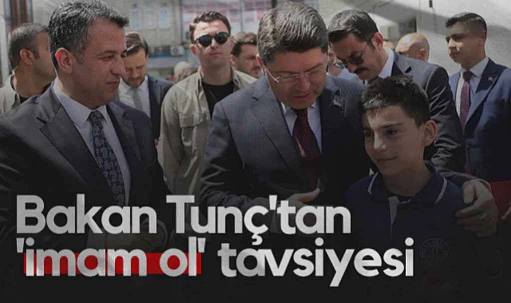 Adalet Bakanı Yılmaz Tunçtan Ezan Birincisi Öğrenciye Tavsiye: İmam Ol