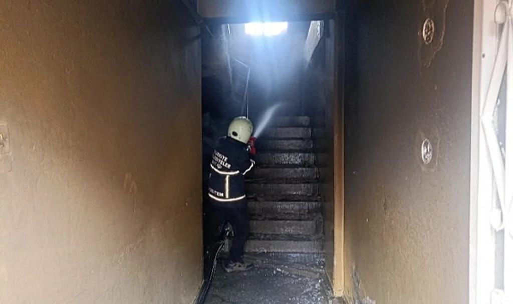 Bafra’da Binanın Merdiven Boşluğunda Yangın Paniği