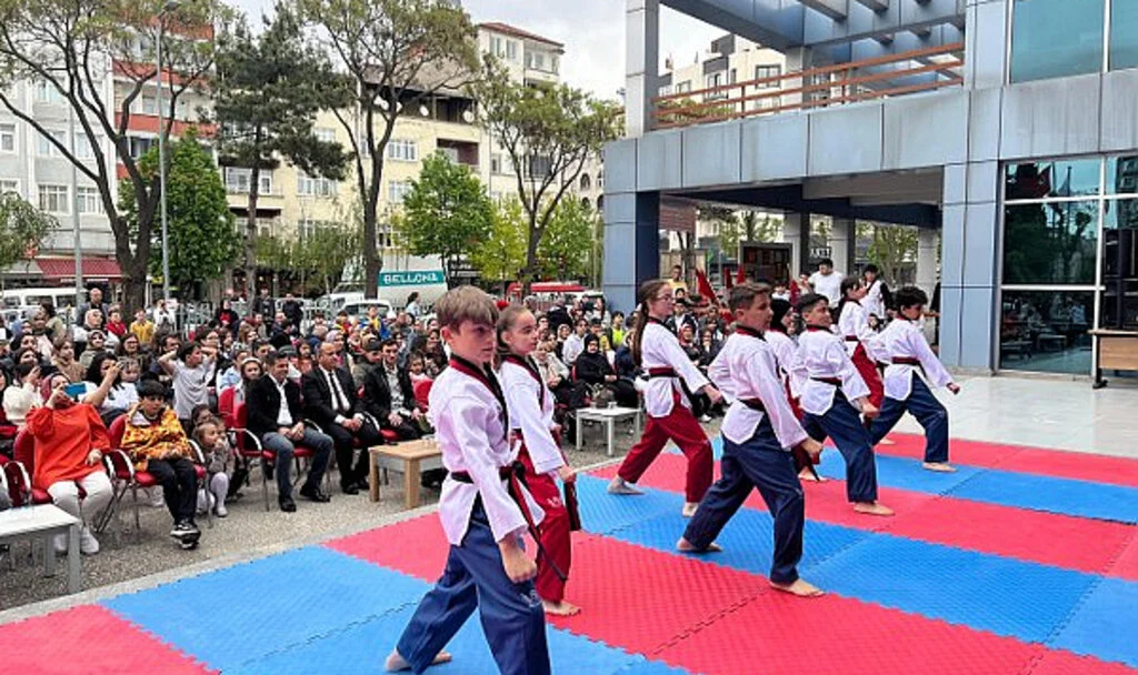 Bafra’da Gençlik ve Spor Festivali Coşkusu