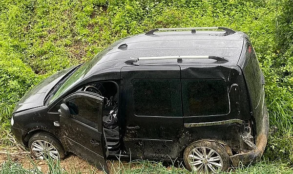 Bafra’da Hafif Ticari Araç Tarlaya Devrildi: 1 Yaralı