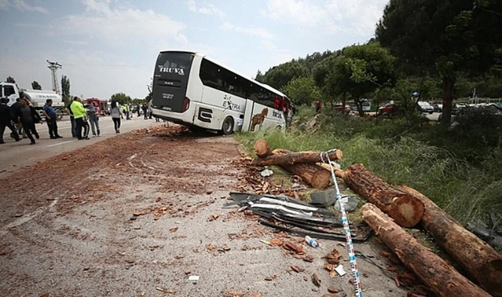 Çanakkale’deki Kazada 8 Kişi Hayatını Kaybetti