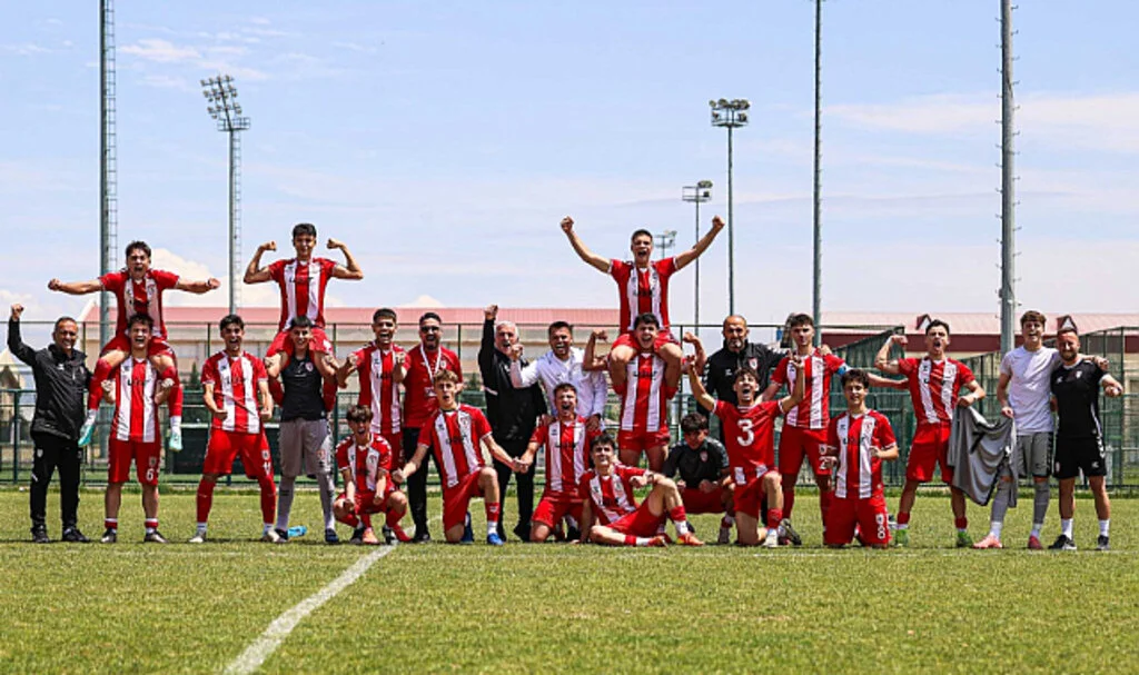 Canik Uğur Okulları Türkiye Finalleri’ne 3 Puanla Başladı
