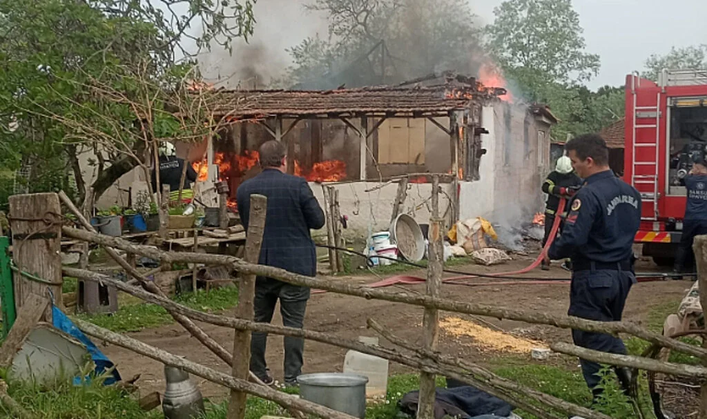 Çarşamba’da Bir Ev Kül Oldu