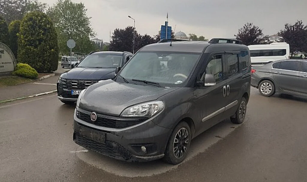 Çarşamba’da Hafif Ticari Araç Motosiklete Çarptı: 1 Yaralı