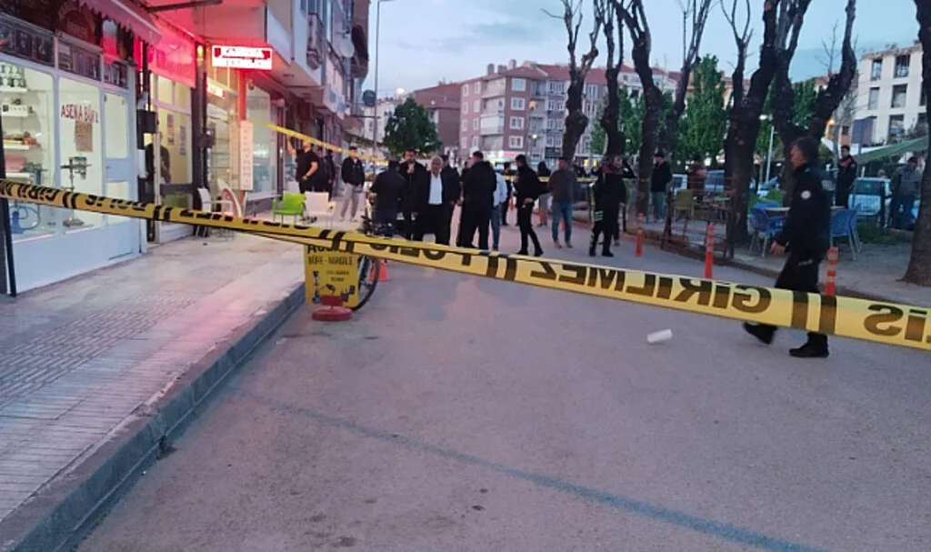 Çorum'da Kavga: Silahını Ateşleyip Kendini Vurdu