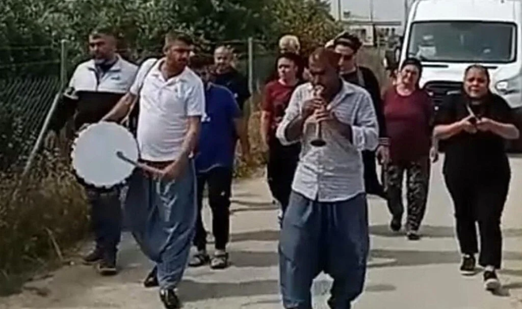 Davul Zurnalı Cenaze: Mersin’de Yürek Burkan Gelenek