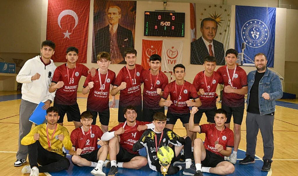 Futsalda Şampiyon Çarşamba Anadolu Lisesi