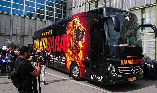 Galatasaray Otobüsüne Taşlı Saldırı: Camlar Kırıldı