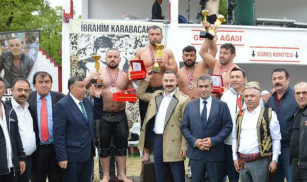 Havza’da Başpehlivan Yusuf Can Zeybek Oldu