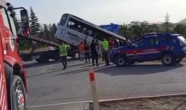 İki Otobüs Çarpıştı, 27 Kişi Yaralandı