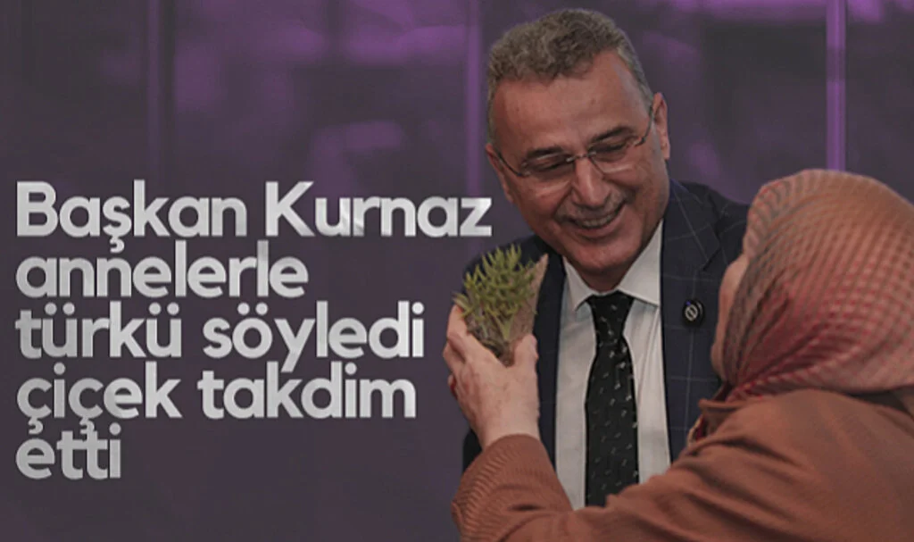 İlkadım Belediye Başkanı İhsan Kurnaz Annelerle Türkü Söyledi, Çiçek Takdim Etti