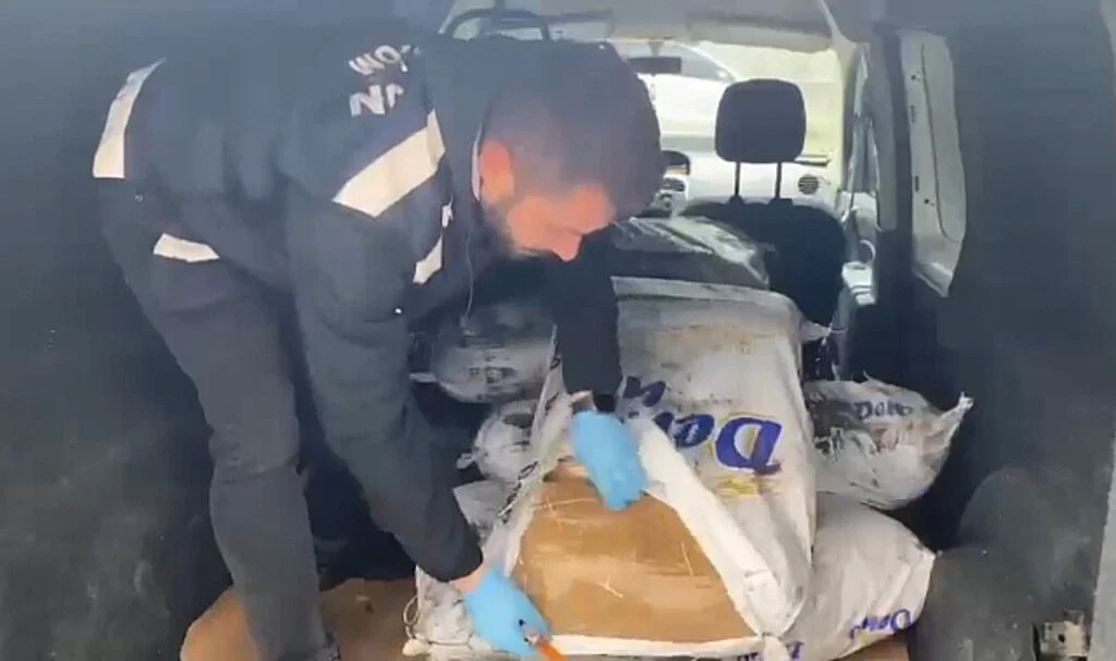 İlkadım'da 145 Kilo Kaçak Tütün Ele Geçirildi: 2 Gözaltı