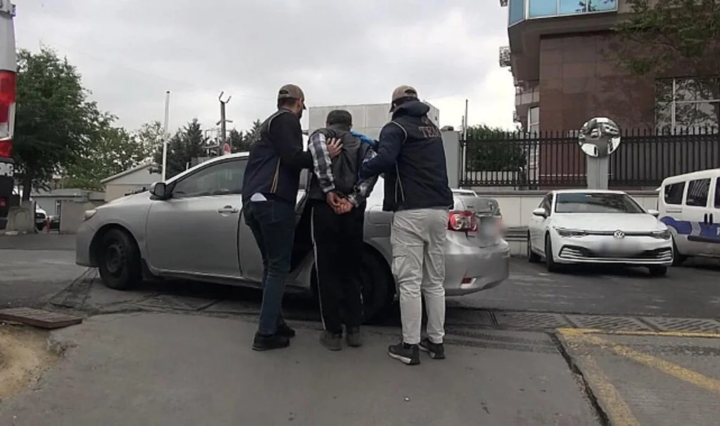 İsrail'i Protesto Etti, Cezaevine Gönderildi
