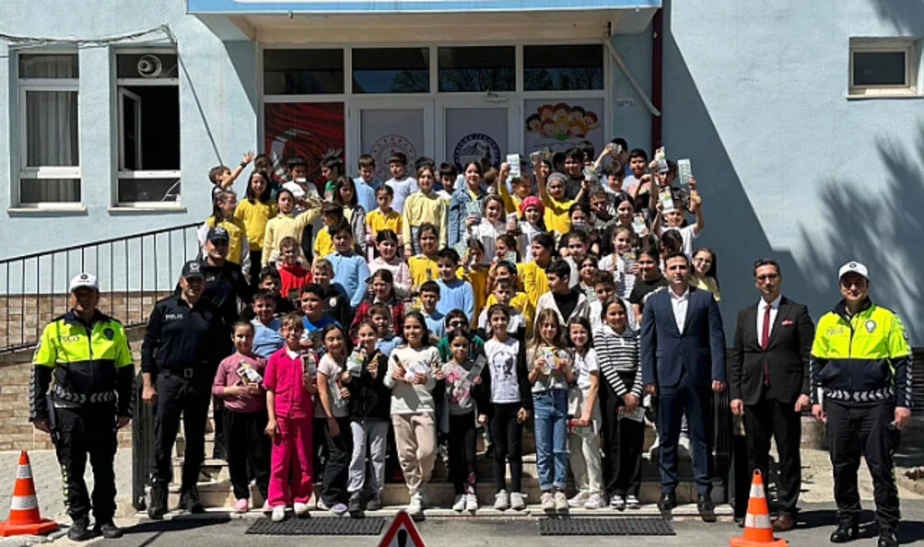Ladik’te Öğrencilere Trafik Kuralları Uygulamalı Olarak Anlatıldı
