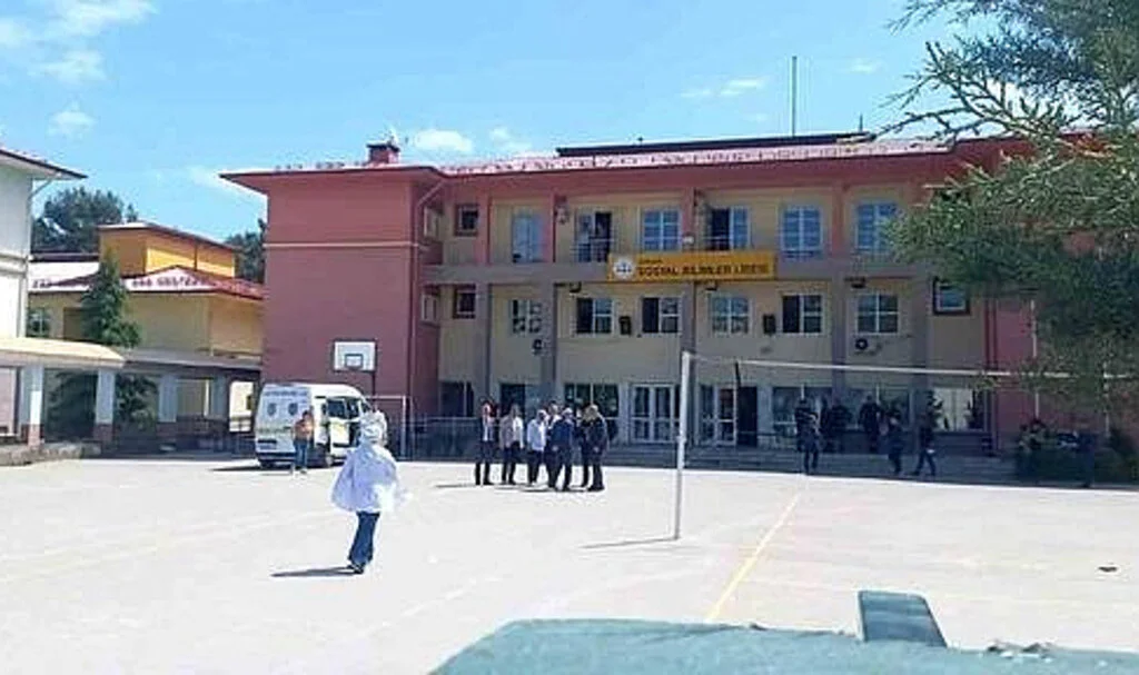 Lise Kantininde Cinayet: 2 Kardeş Öldürüldü