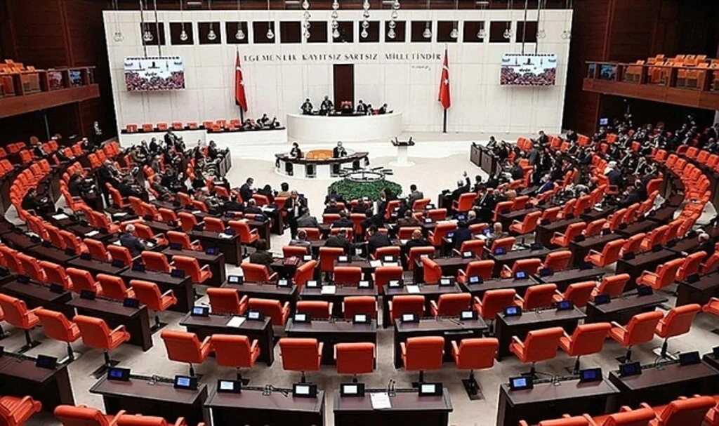 Meclis’te Yoğun Gündem: HSK Seçimi ve KHK Görüşmesi