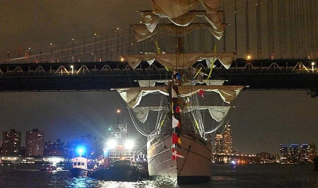 Meksika Gemisi Brooklyn Köprüsü’ne Çarptı: 2 Ölü