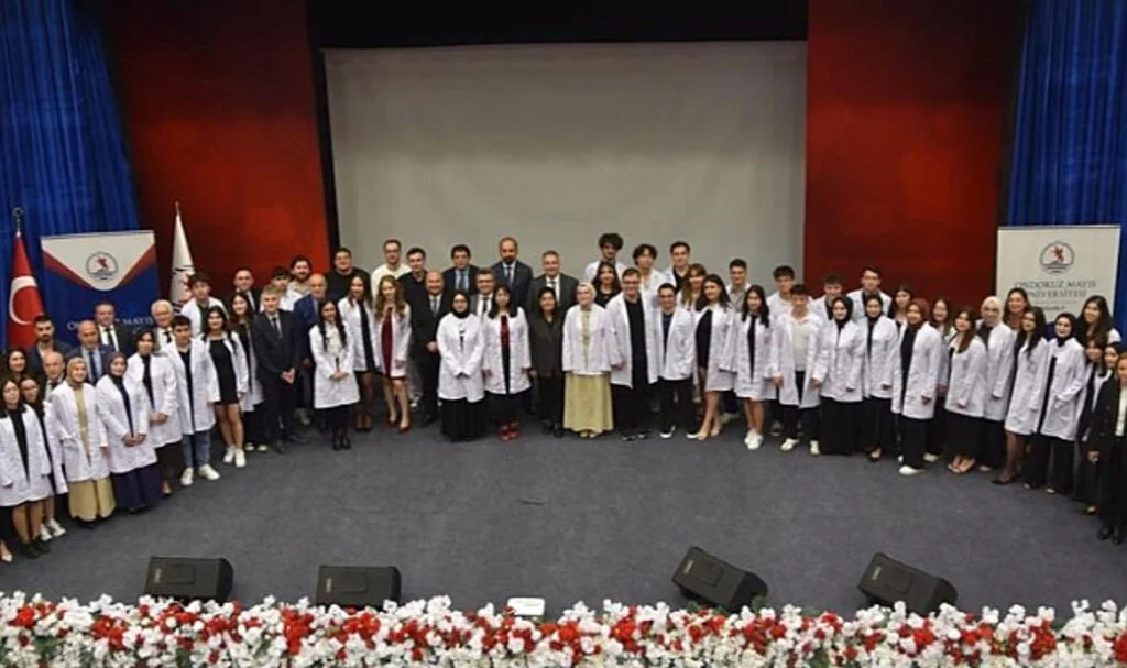 OMÜ’de Eczacı Adaylarına Beyaz Önlük Töreni