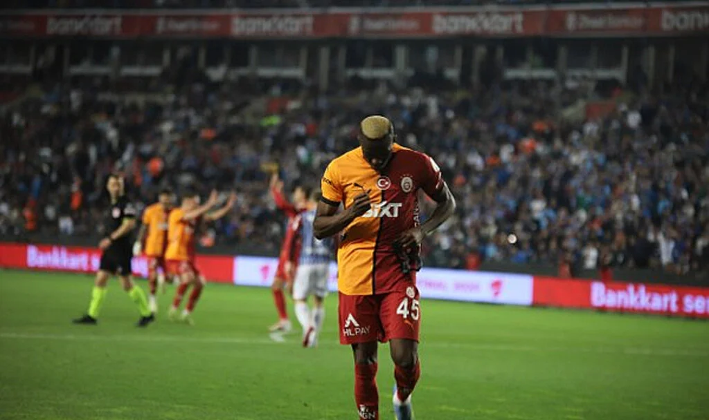 Osimhen Galatasaray Tarihine Geçti